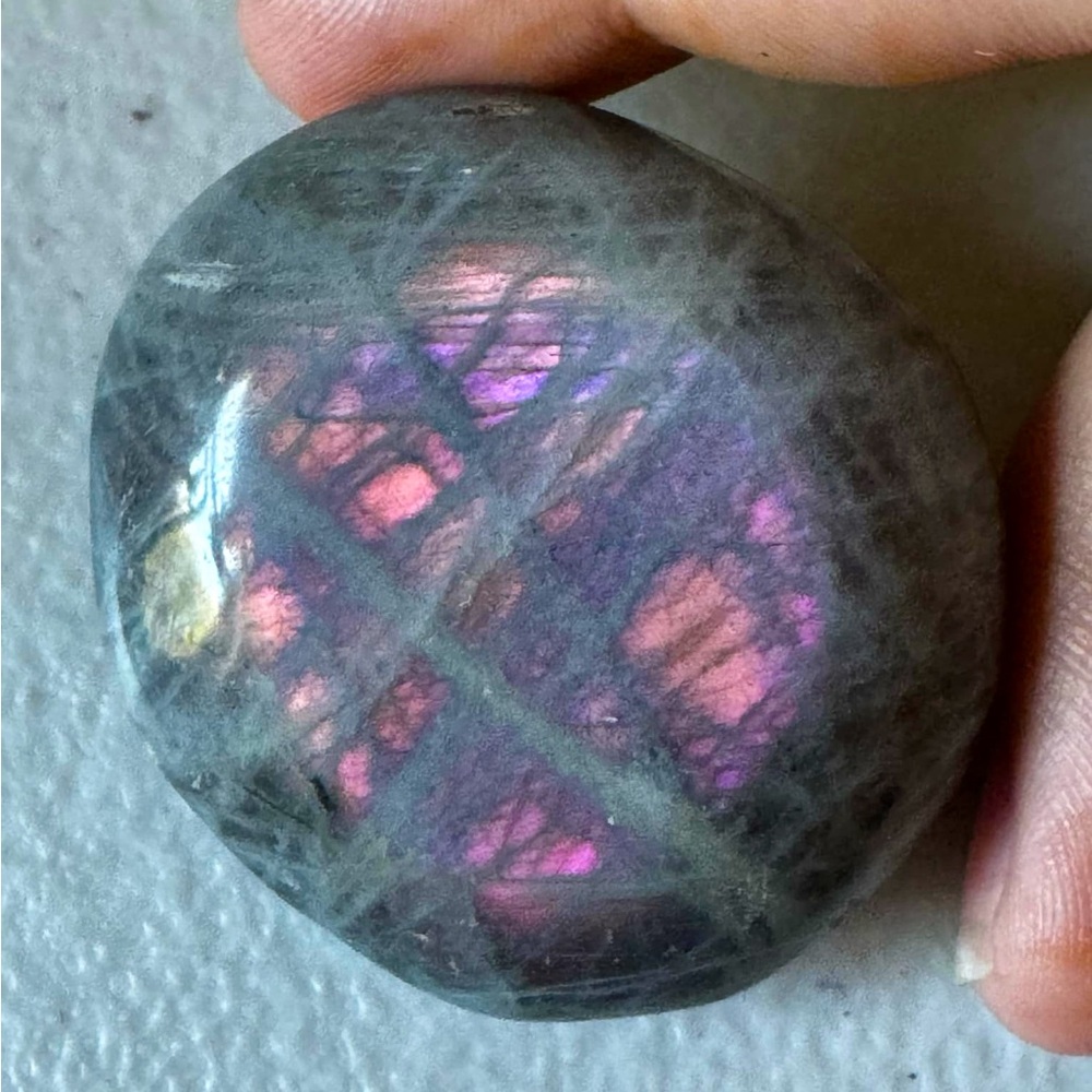 Labradorite Palm Stone - Md 💜🩷🧡